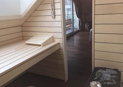 Bio-Sauna mit Dachfenster und Dachschräge - Ging Saunabau AG